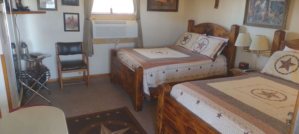 Tucumcari Vacations - The Yucca Motel and Cabins - Property Image 3