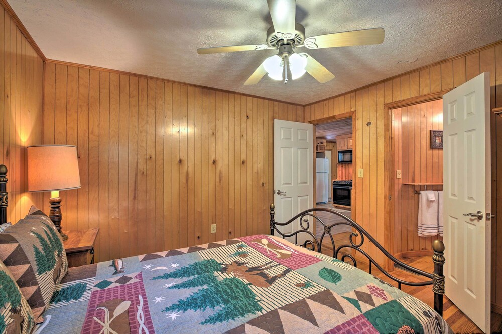 Clemson Vacations - Pet-friendly Toccoa Home w/ Deck  Lake Access! - Property Image 3