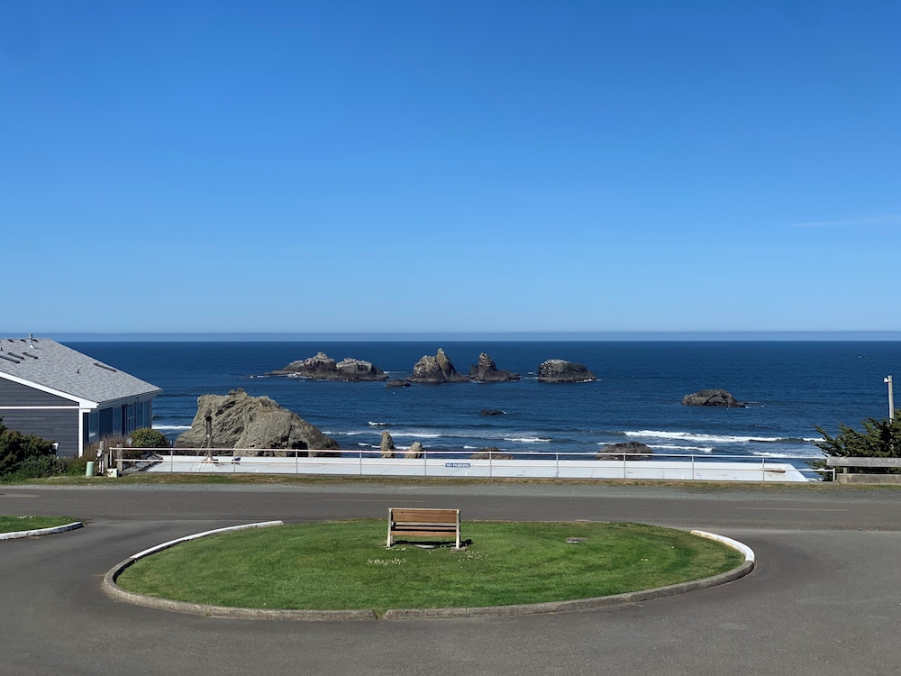 Sunset Oceanfront Lodging