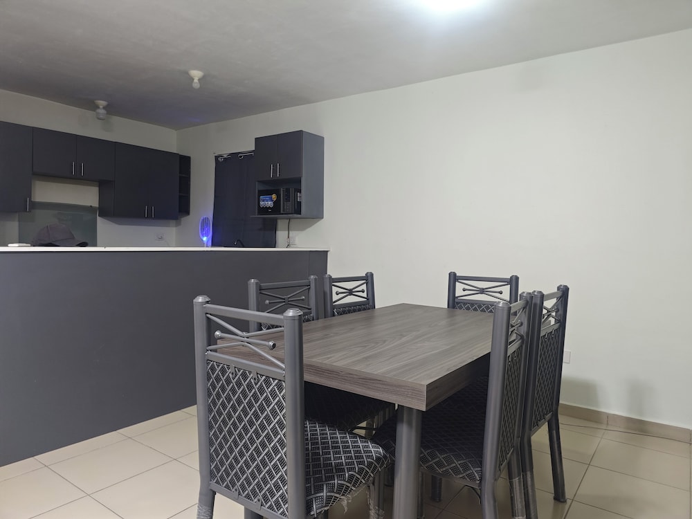 Casa 3 recámaras cerca del aeropuerto