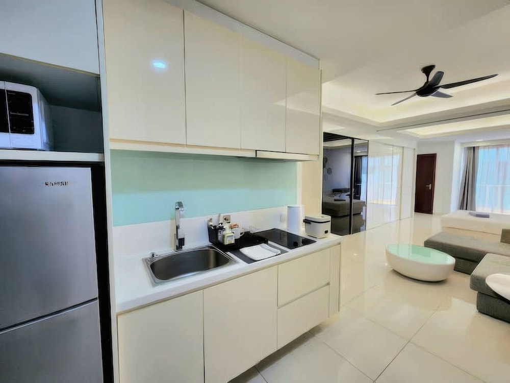 Dorsett Hartamas SkyPool & Chill