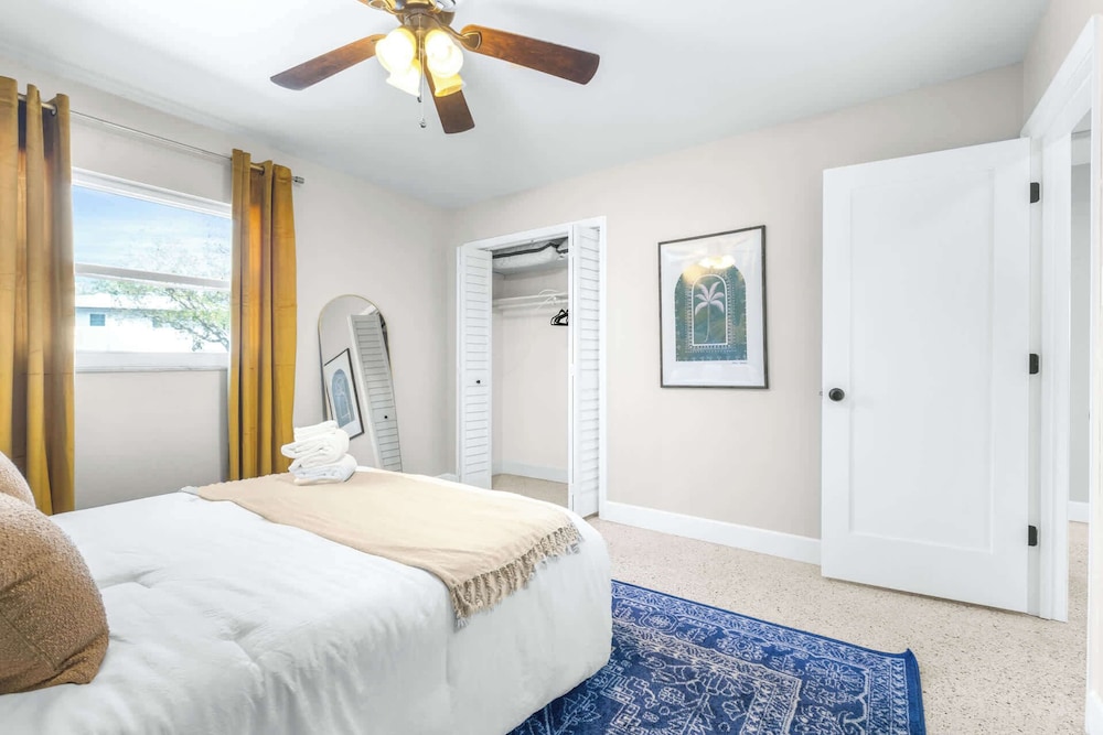 Bay Crest House Stay for 10!