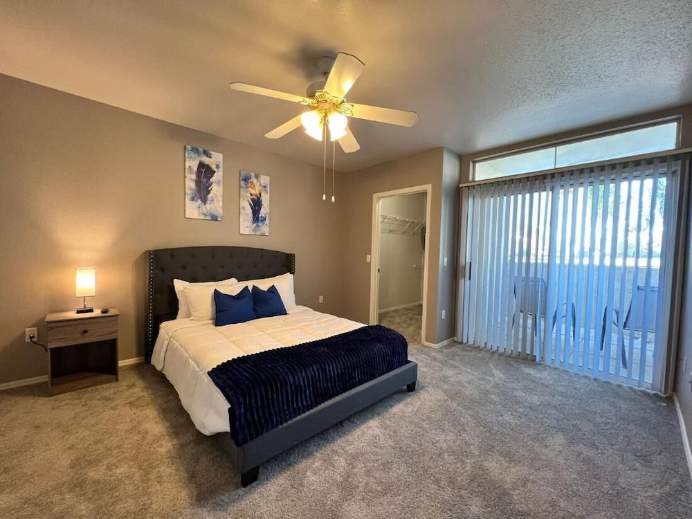Spacious 2 Bdrm Th in Phoenix Perfect Getaway by Glow Explore view 2