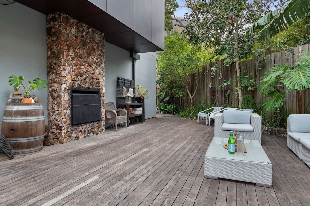 Higgo Crescent Villa