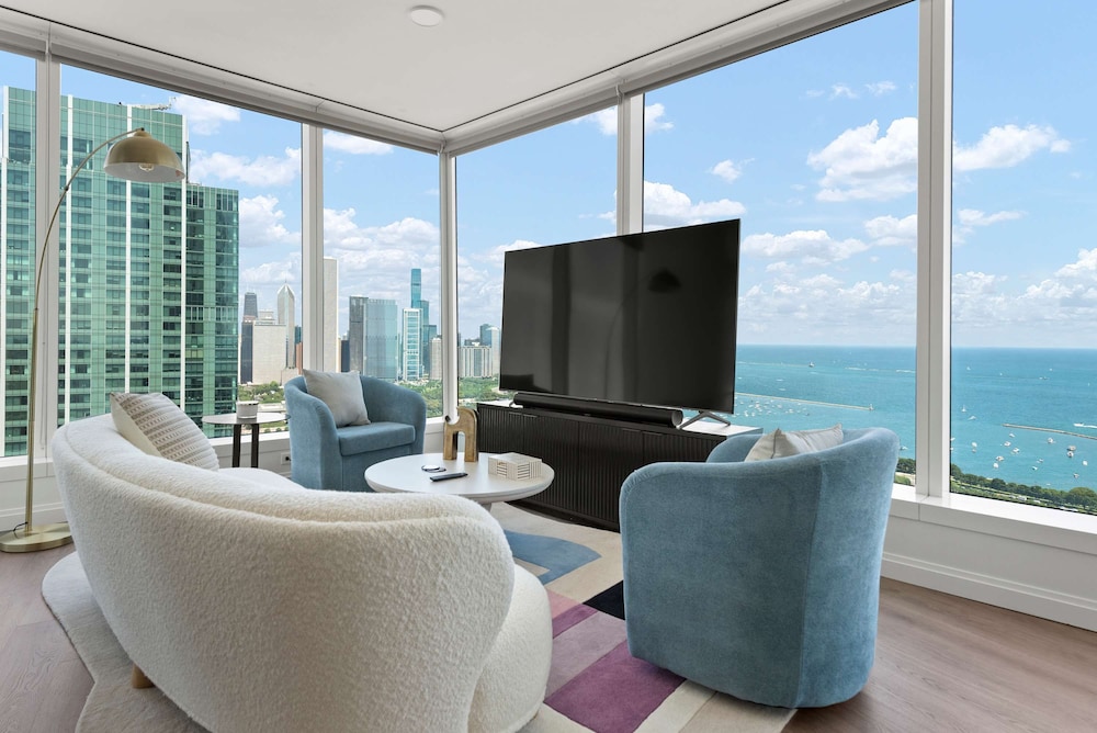 Panoramic Lake Views Premier Amenities for Groups