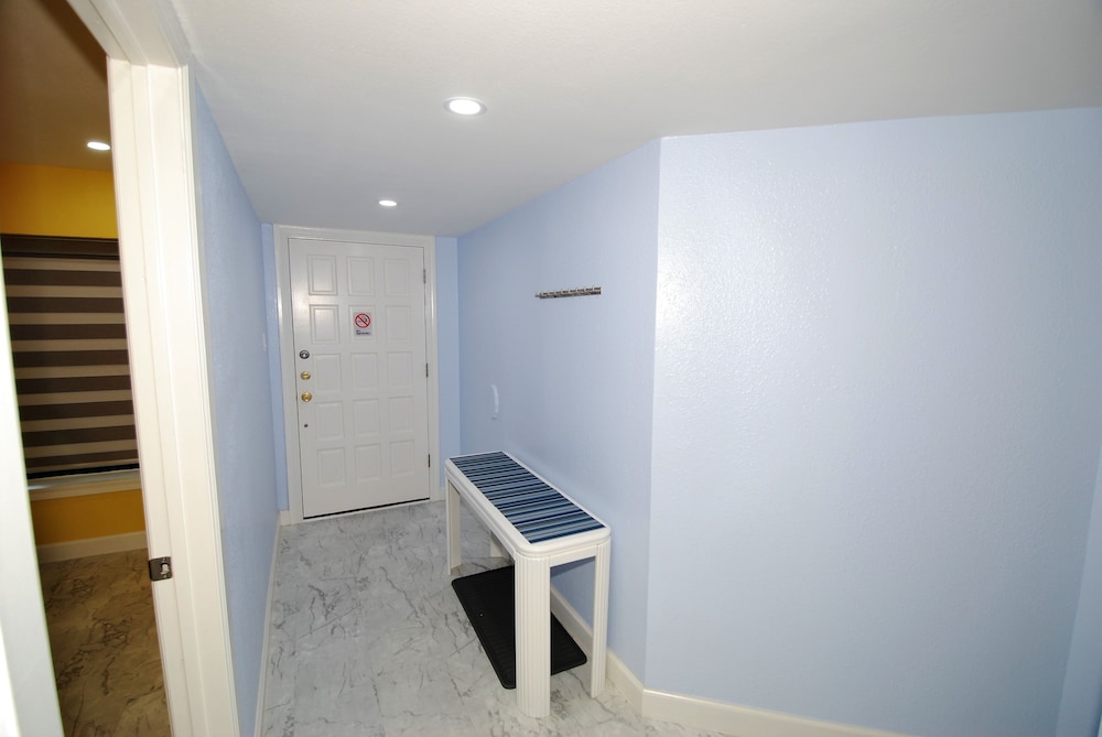 Saida Iii Unit #3306 1 Bedroom Condo by Redawning