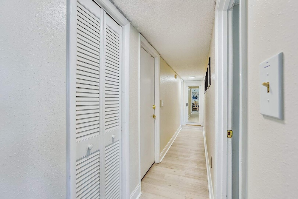 Oceanfront 3BR Condo: Gated, Breathtaking View