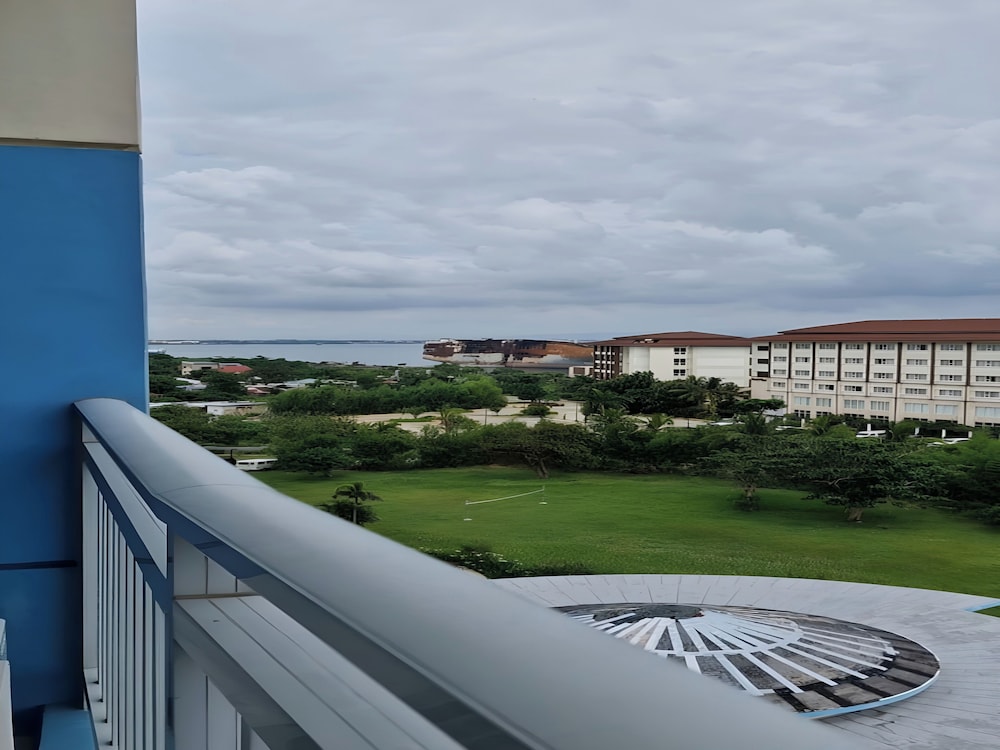 Spacious Studio Unit With Balcony and Seaview