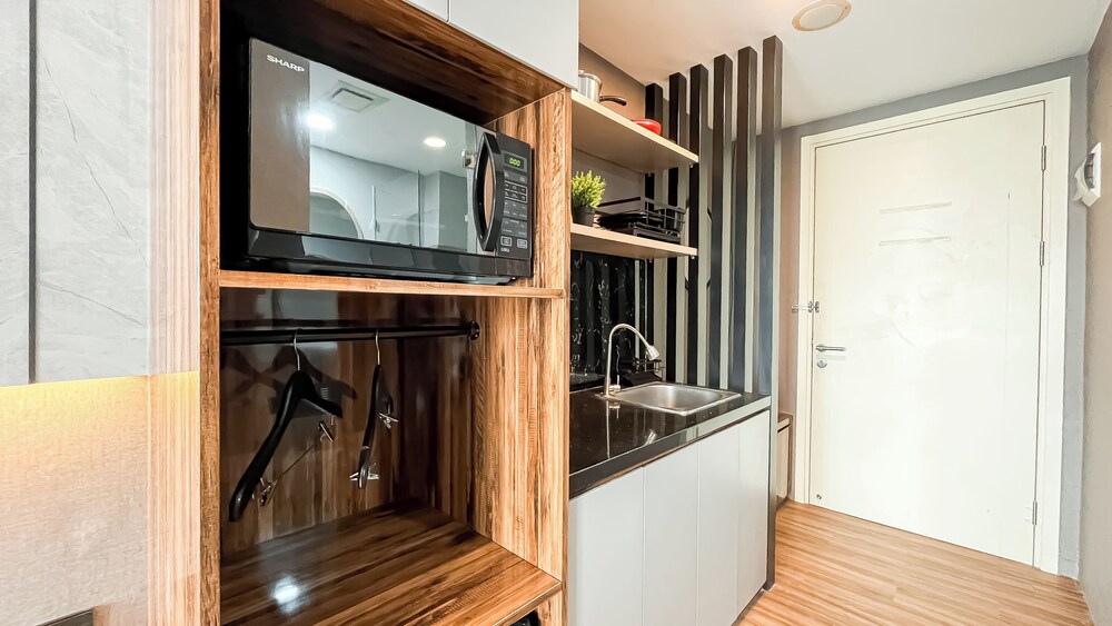 Cozy Stay Studio Apartment At M-Town Residence