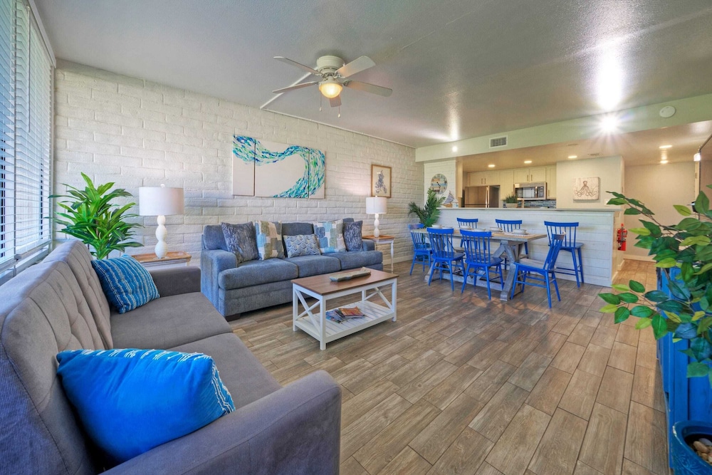 Sleeps 20 3 Condos w/ Beach Access, Pool, Tennis Courts Sea Sands Complex