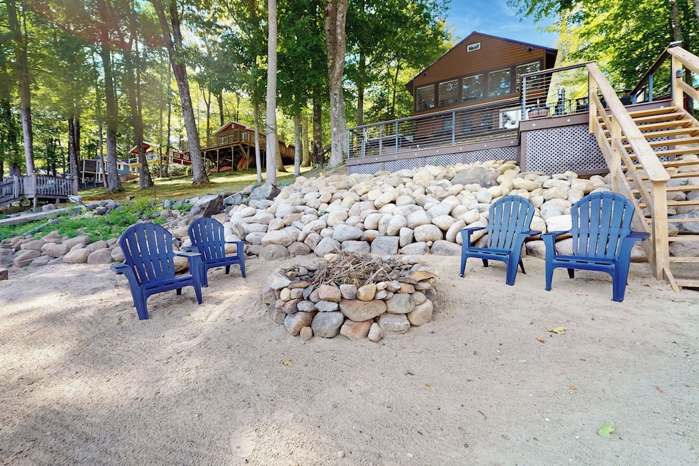 2 BR Lakefront House w/ Hot Tub in ADK Park