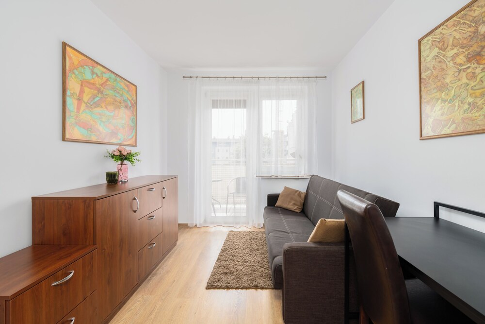 Bright & Comfy Apartment by Renters view 3