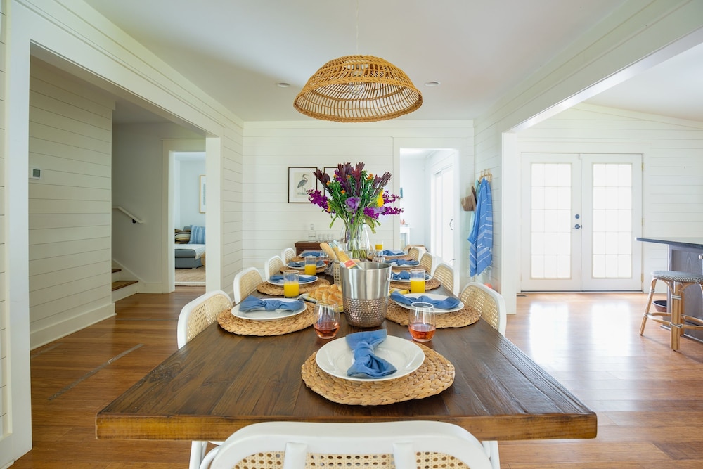 Jessamine by Avantstay Picture Perfect Home w Stunning Backyard