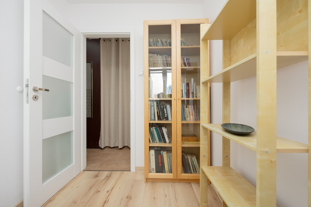 City Flowers Apartment Warsaw by Renters view 2