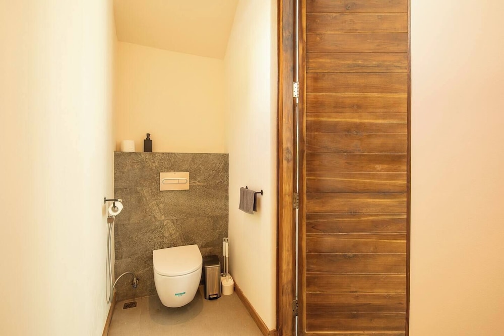Modern 3BR Villa Enclosed Living