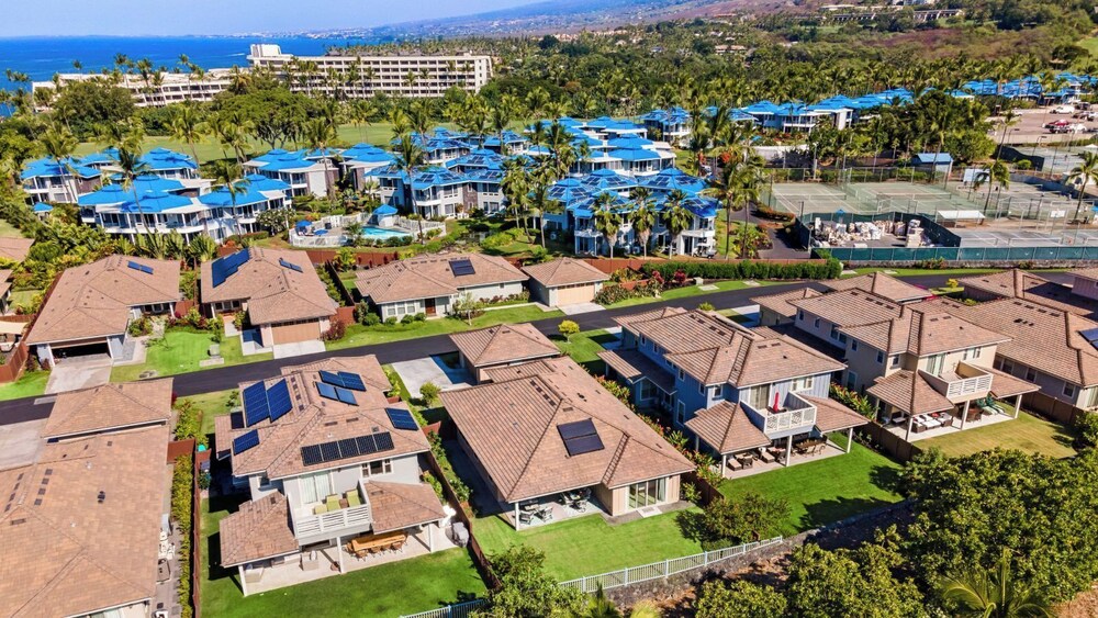 Private Yard and Outdoor Area - AC & Shared Pool - Golf Views - Vrkcv