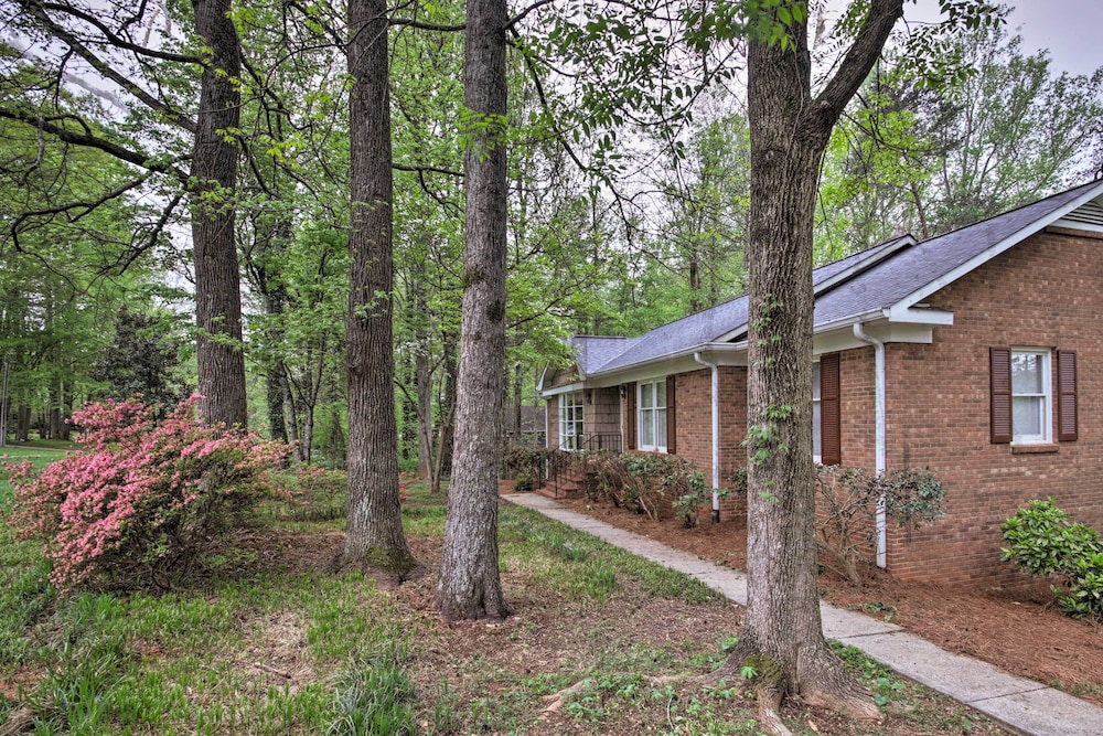 Spacious Family Home - 17 Miles to Winston-salem!, photo 23
