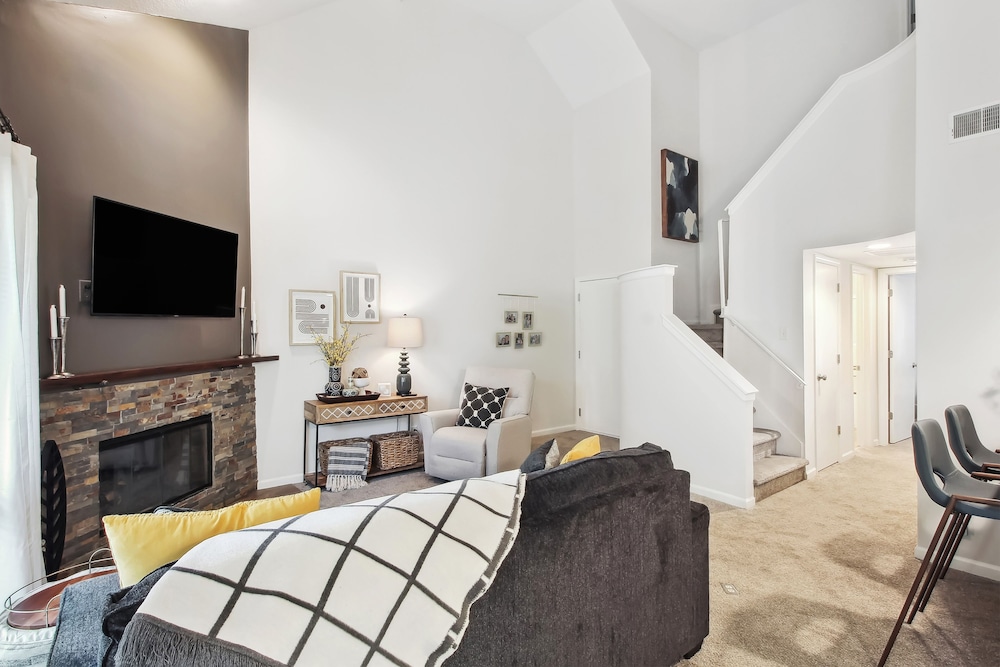 Overland Park Condo, Close to Lakes Parks! - Property Image 13