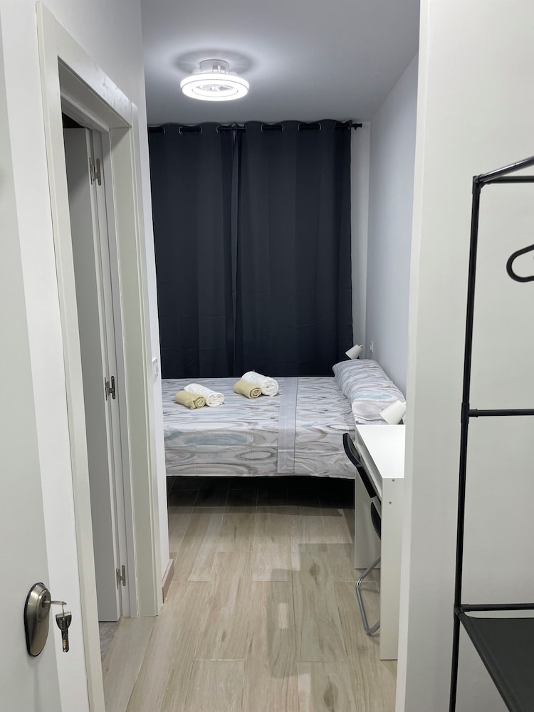 RI HOSTELs