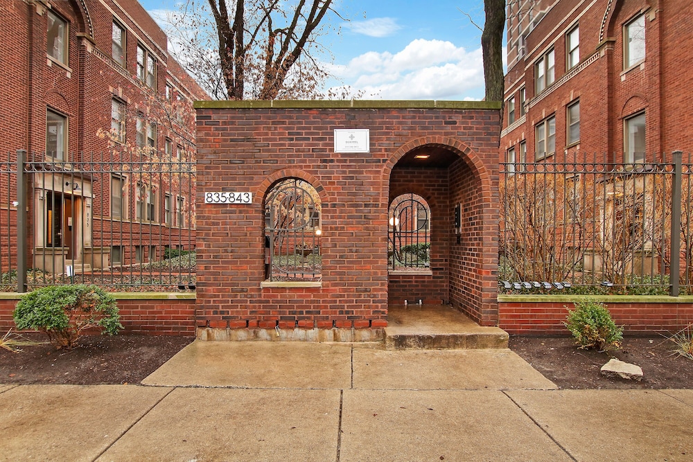 2BR Aesthetic Apt - Barry 37-GB