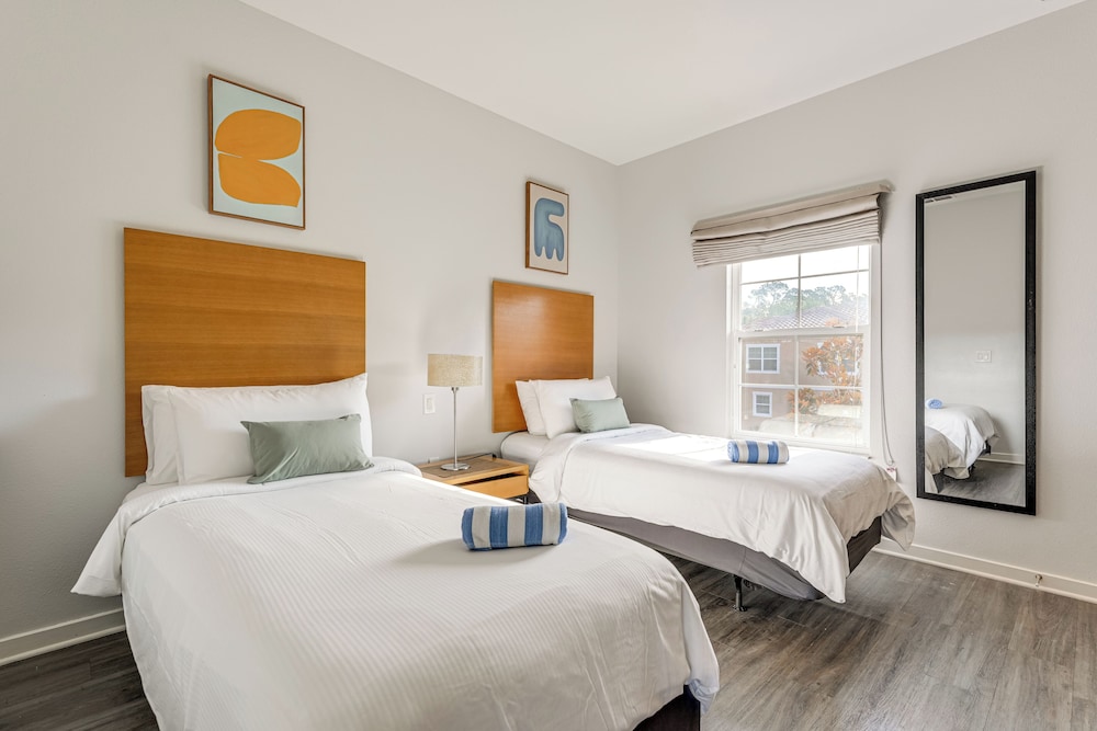 3 Mi to Disney: Retreat w/ Hot Tub & Resort Perks!