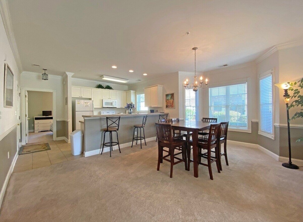 Magnolia Pointe Luster Leaf 4847-101 3 Bedroom Condo