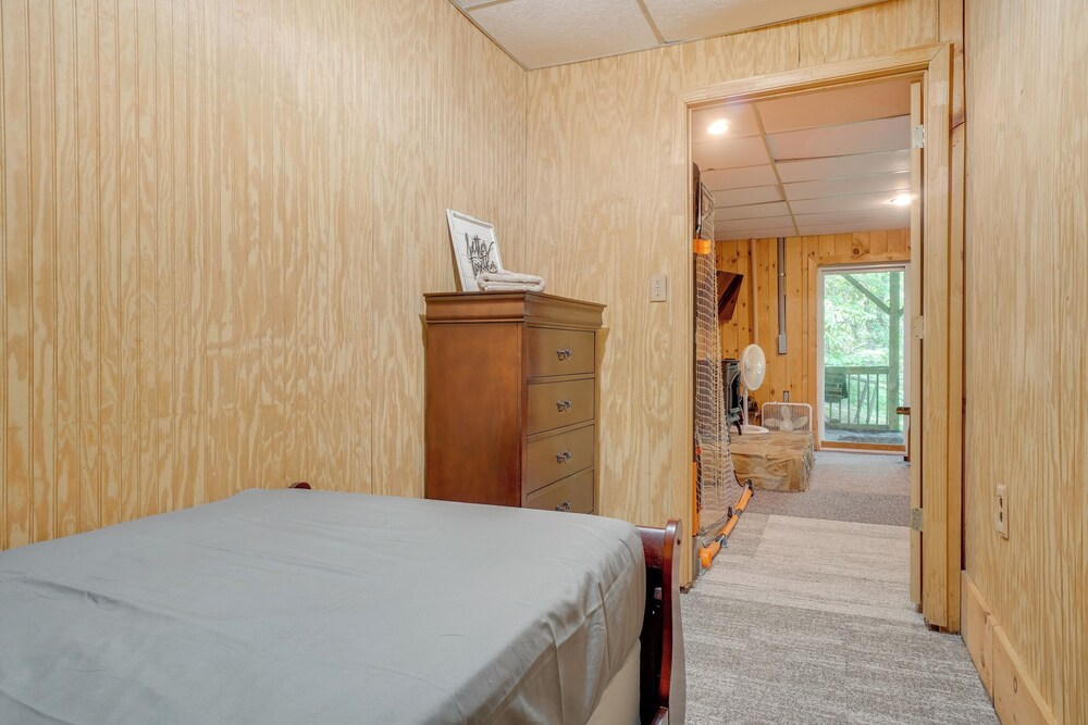 Private Hot Tub & Game Room: Cleveland Getaway