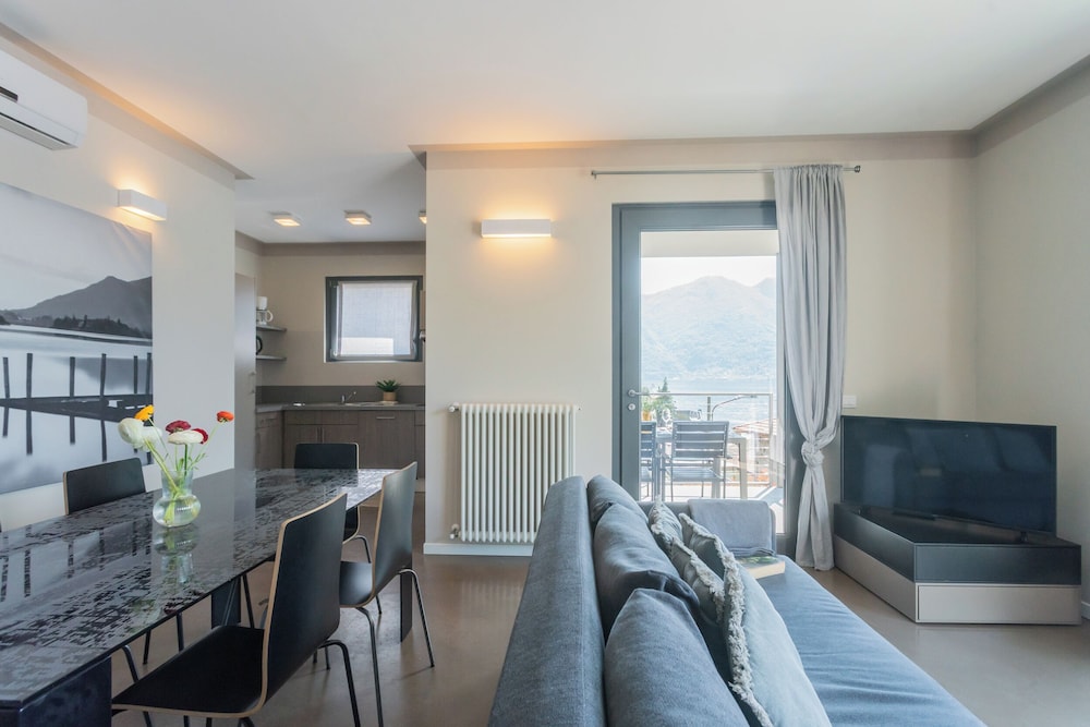 Mulino Vista Lake by Rent all Como