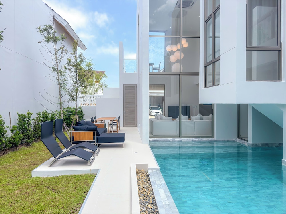 Luxury 3BR Pool Villa PrideLux 4 L10