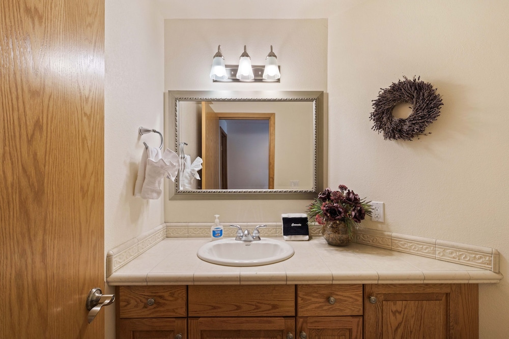 Fairway Village 8 3 Bedroom Condo