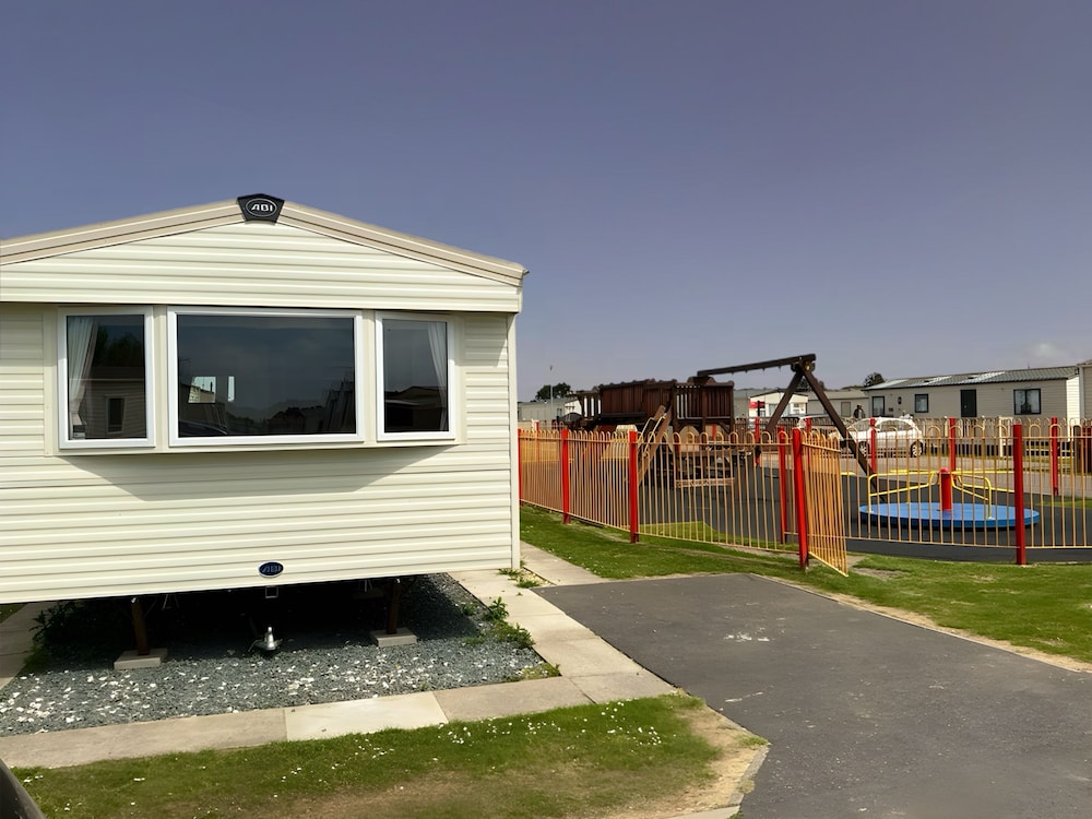 Familyfriendly-8berth-freeparkingspot-closetobeach
