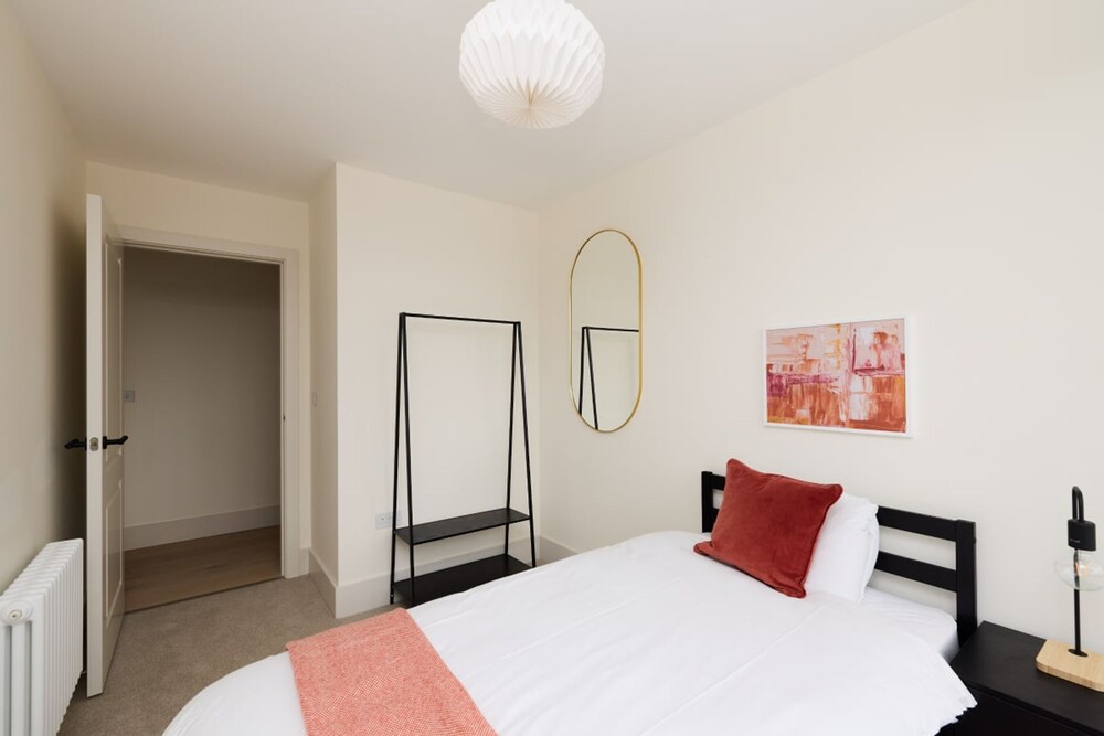 The East London Mile Quarters - Trendy 3bdr Flat With Balcony