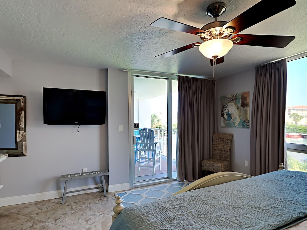 Shoreline Towers 3035 view 3