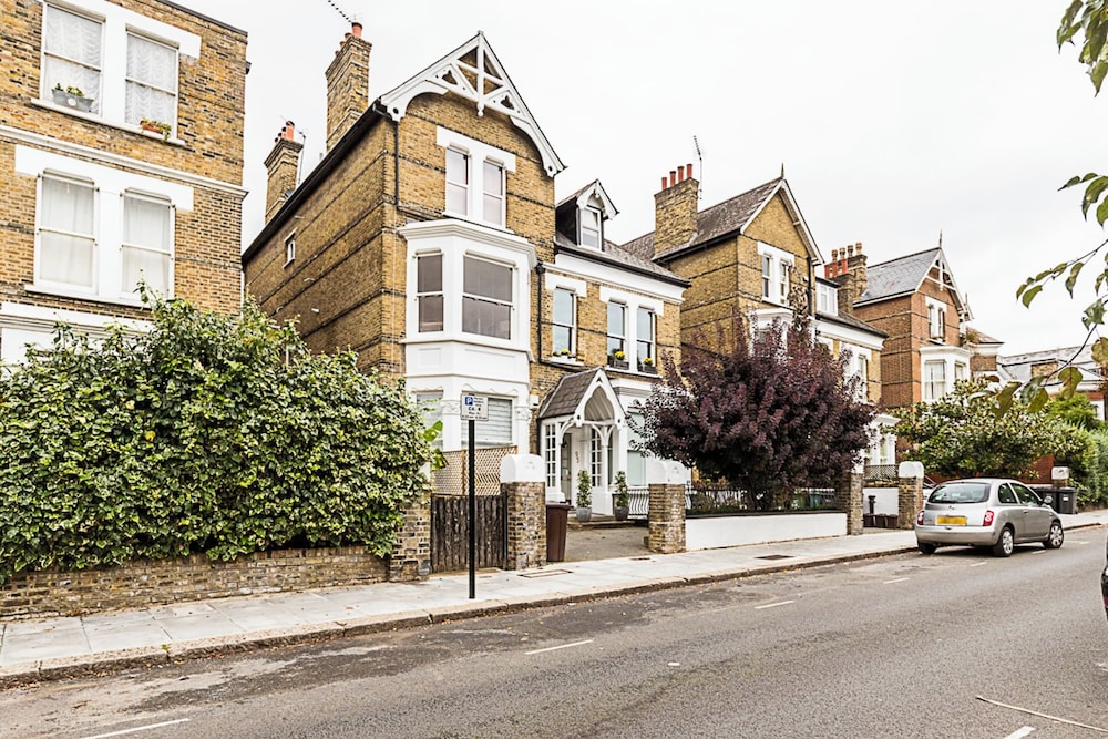 Charming Two-Bedroom Flat in West Hampstead