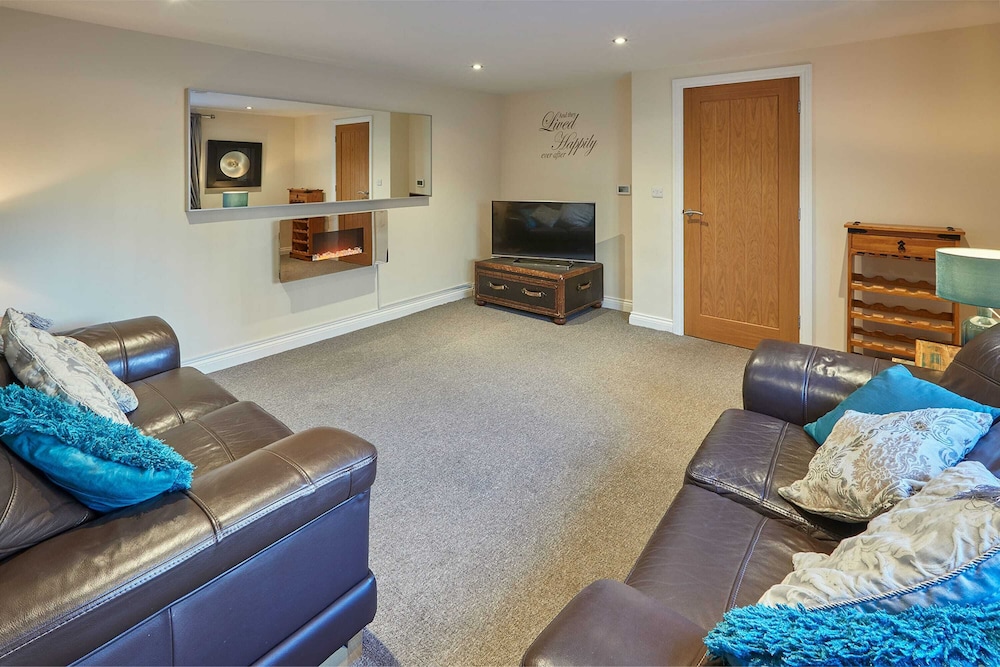 Host Stay Sitwell Cottage view 4