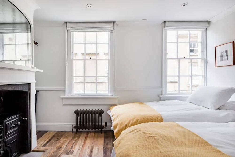 Central Georgian Townhouse With Free Parking