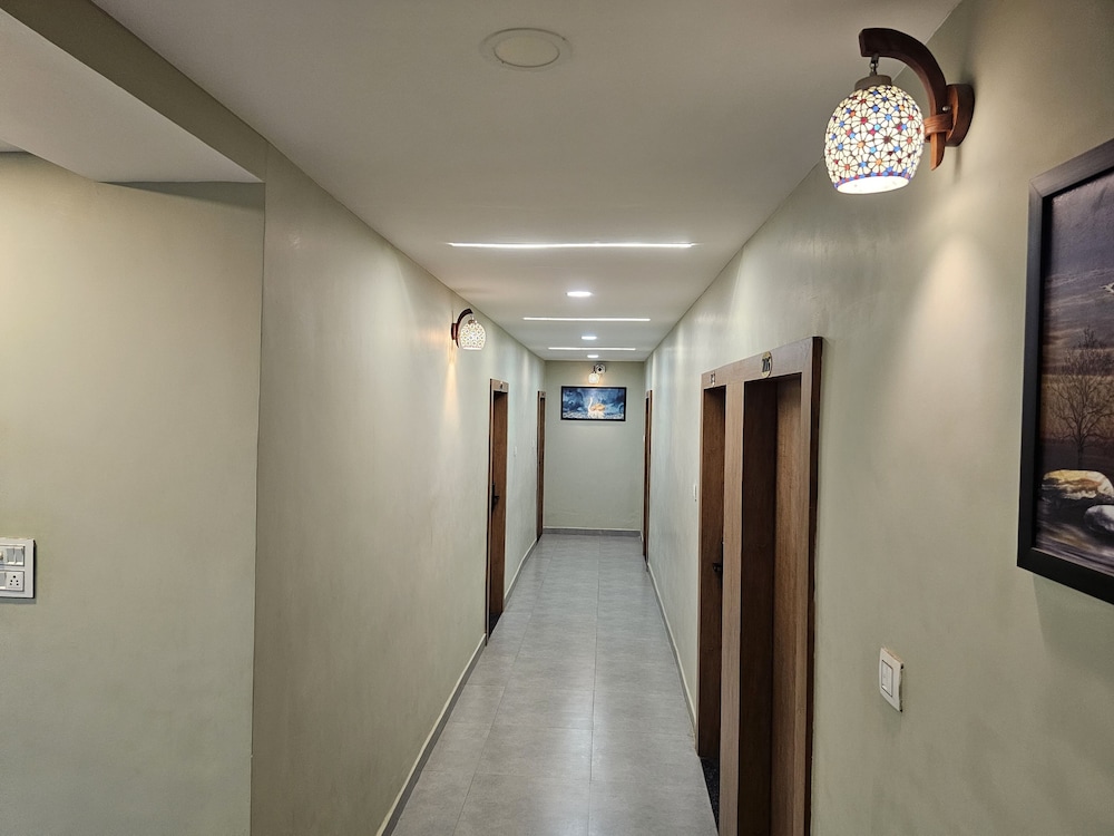 StayGuru Hotel Paradise Inn