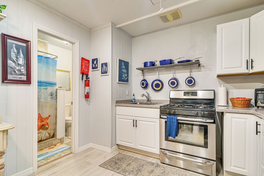1 Mi to Downtown: Clearwater Apt w/ Private Patio!