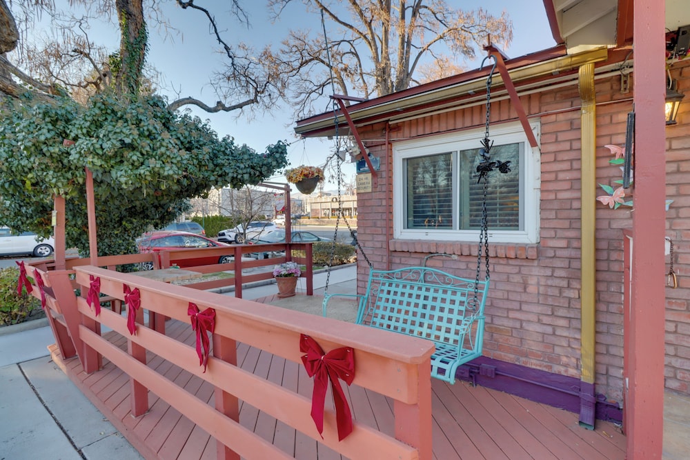 Close to Midtown! Cozy Reno 'river Cottage'