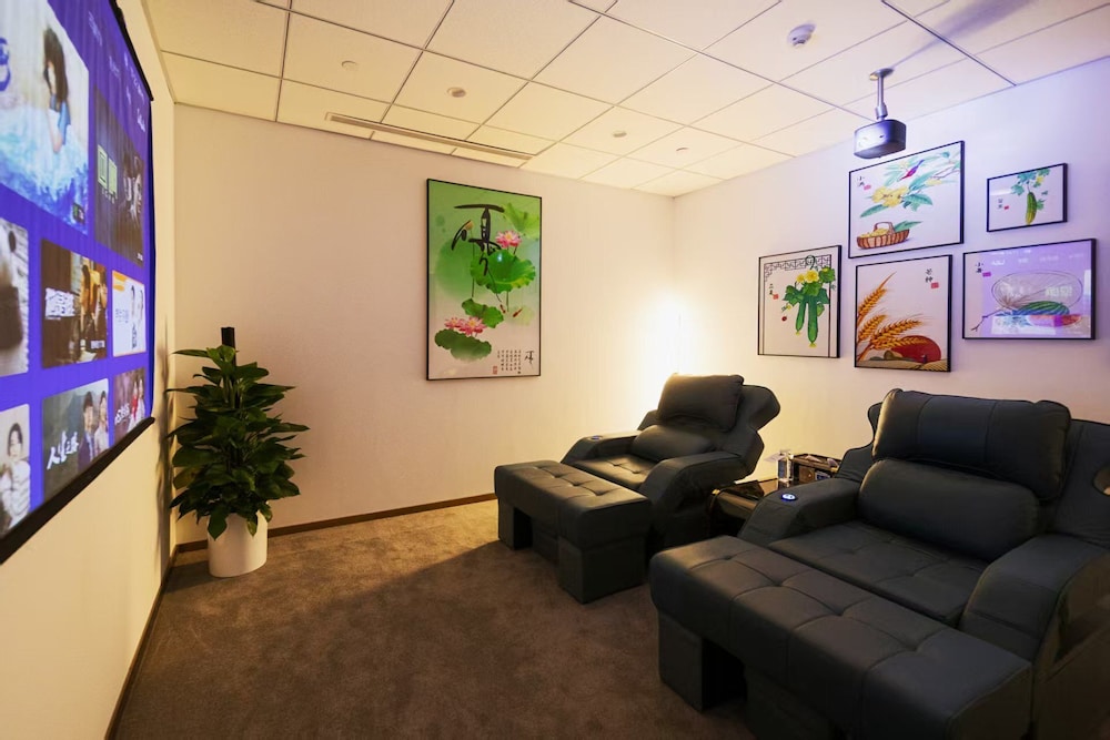 Ruqi hourly charged lounge