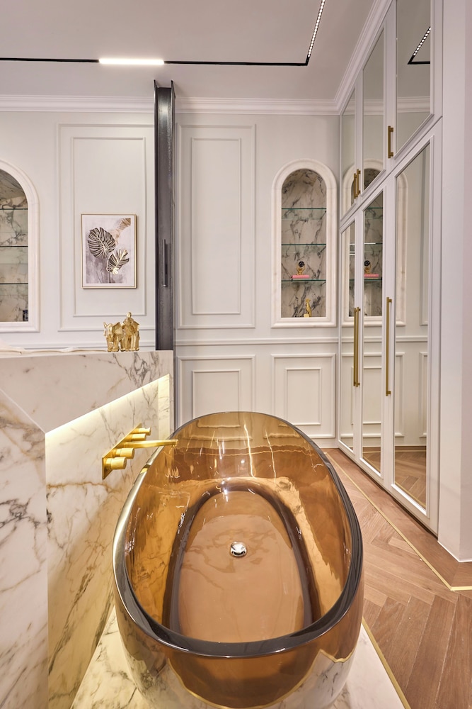 Ermou 99 Intelligent Private Suites