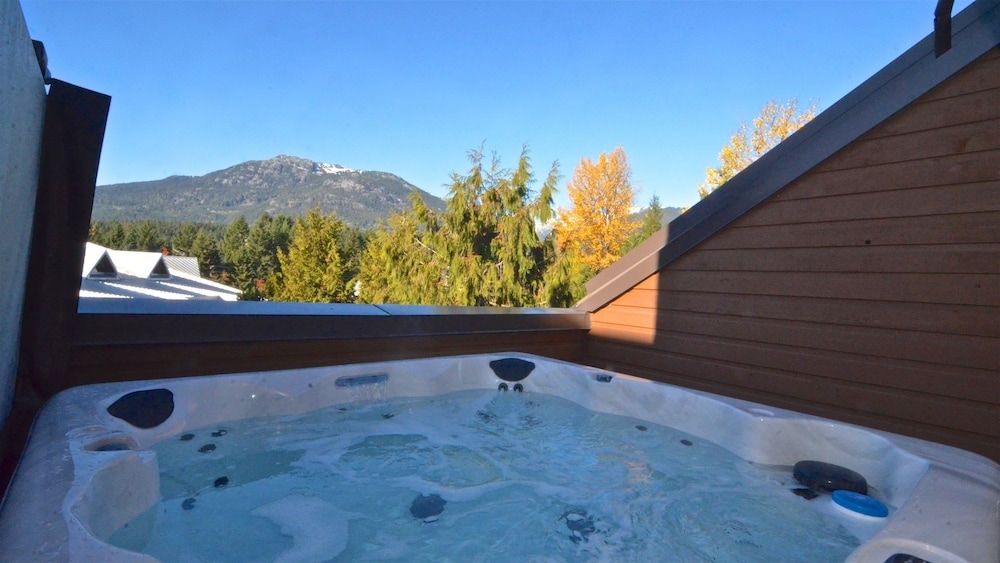 Whistler Blackcomb VR Hearthstone Lodge - Image 1