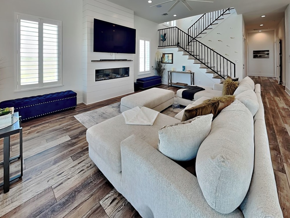 Seabreezy Lane by Ryson Vacation Rentals