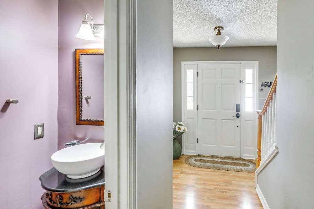 Pool & Tennis Court Access: Home in Warner Robins