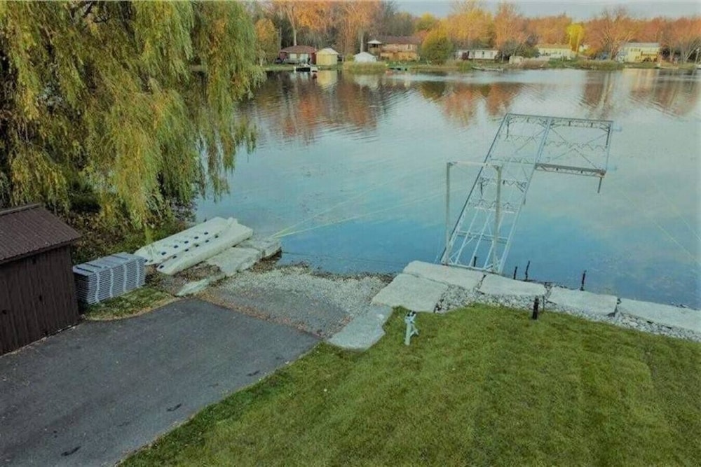 Chemong Lake Cottage w Private Boat Launch