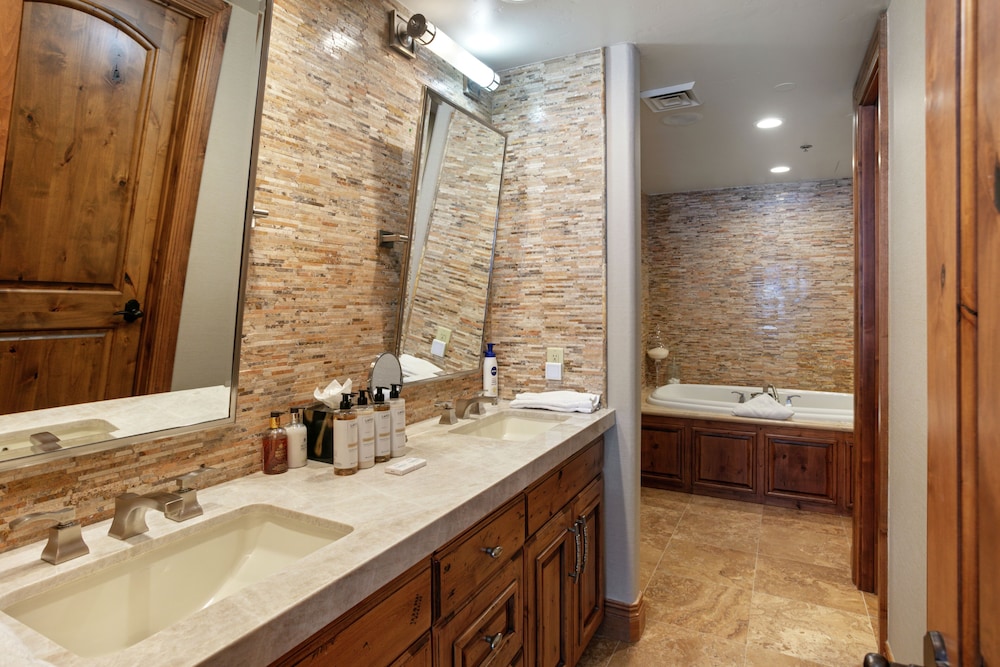 504 - Five Bedroom Penthouse Grand Lodge 5 Condo