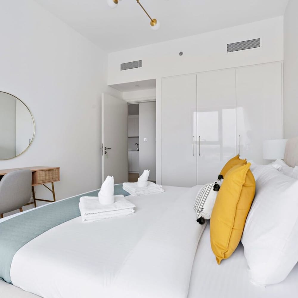 Silkhaus Furnished 1bdr in New Tower Pool Gym
