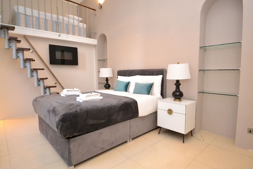 Luxury Hyde Park