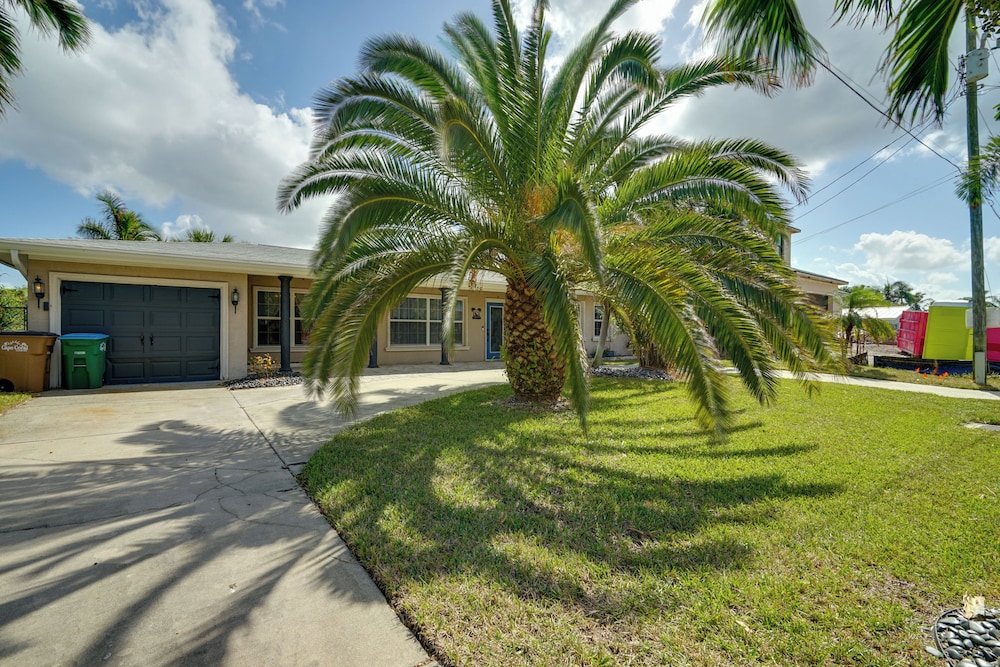 < 1 Mi to Four Freedoms Beach: Canal-front Getaway view 4
