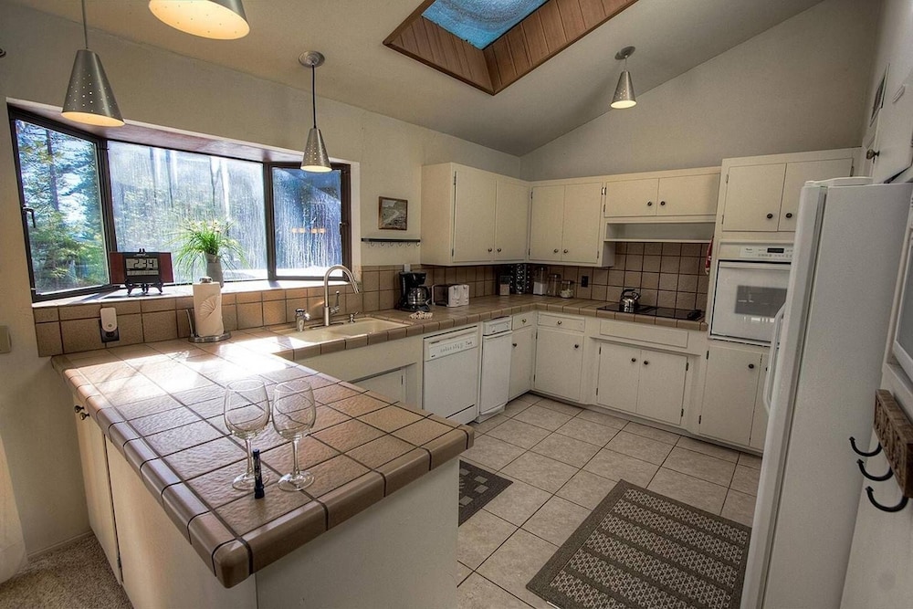 Blue Laulea 2 Bedroom Home by RedAwning view 4